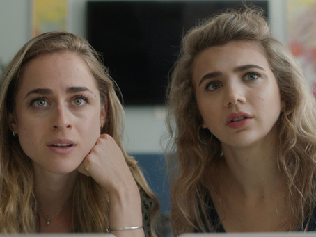 "Floating Carousel" Review: Modern Dating, Loneliness, and the Cost of Connection