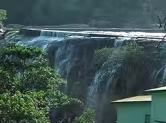 Thriparappu Falls.avif