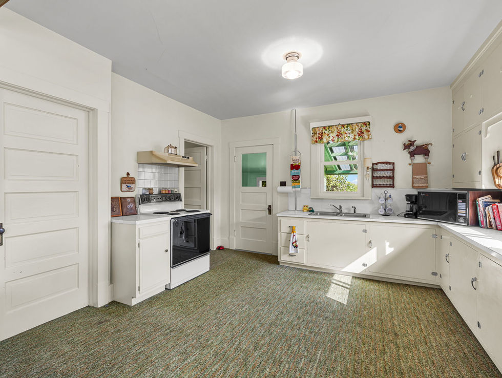 6058 Cottonwood Cr Rd available for sale