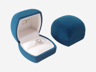 How to Choose the Perfect Packaging Color to Complement Your Jewelry