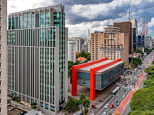 Avenida Paulista com o icônico MASP