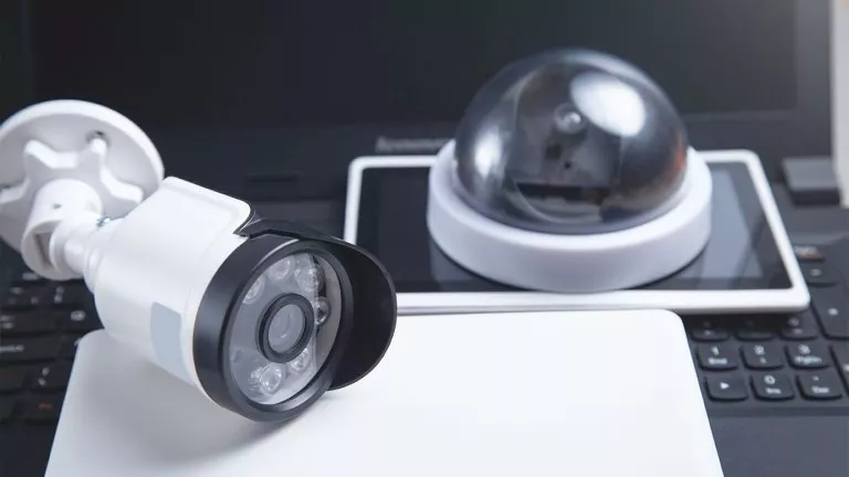 O LPR embarcado em câmeras de videomonitoramento pode ser mais vantajoso porque não consome o processamento da central de monitoramento