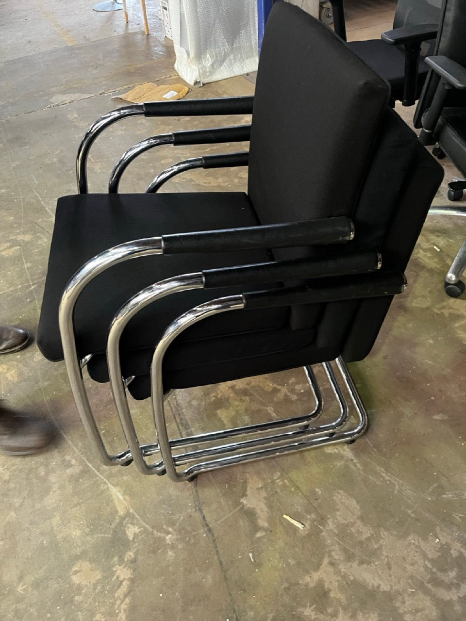 Miniature : Chaise empilable visiteur VISASOFT VITRA piètement luge chromé (Qté : 5) CHA511