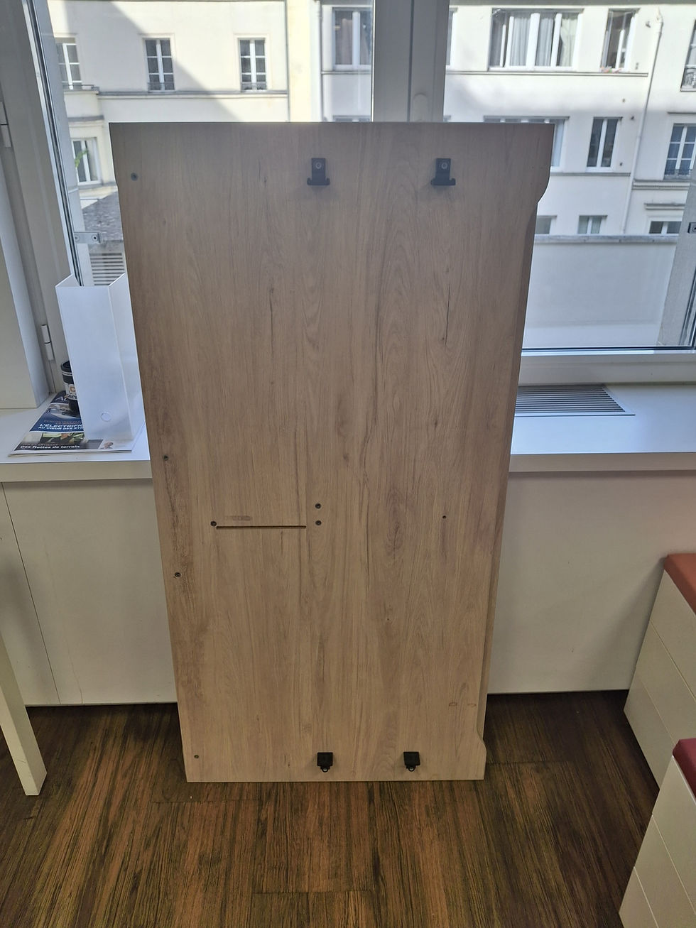 Miniature : Bench 4 personnes – Plateaux décor bois Piétement blanc (Qté : 20) BUR402