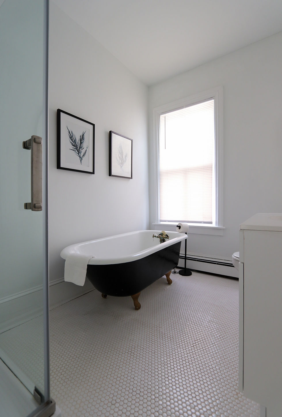 The Hugh, Ebony Room Bath