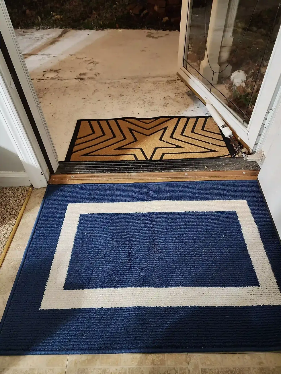 2 Floor mats including 1 interior and one exterior