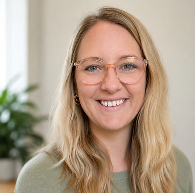 Amanda Headshot.jpg