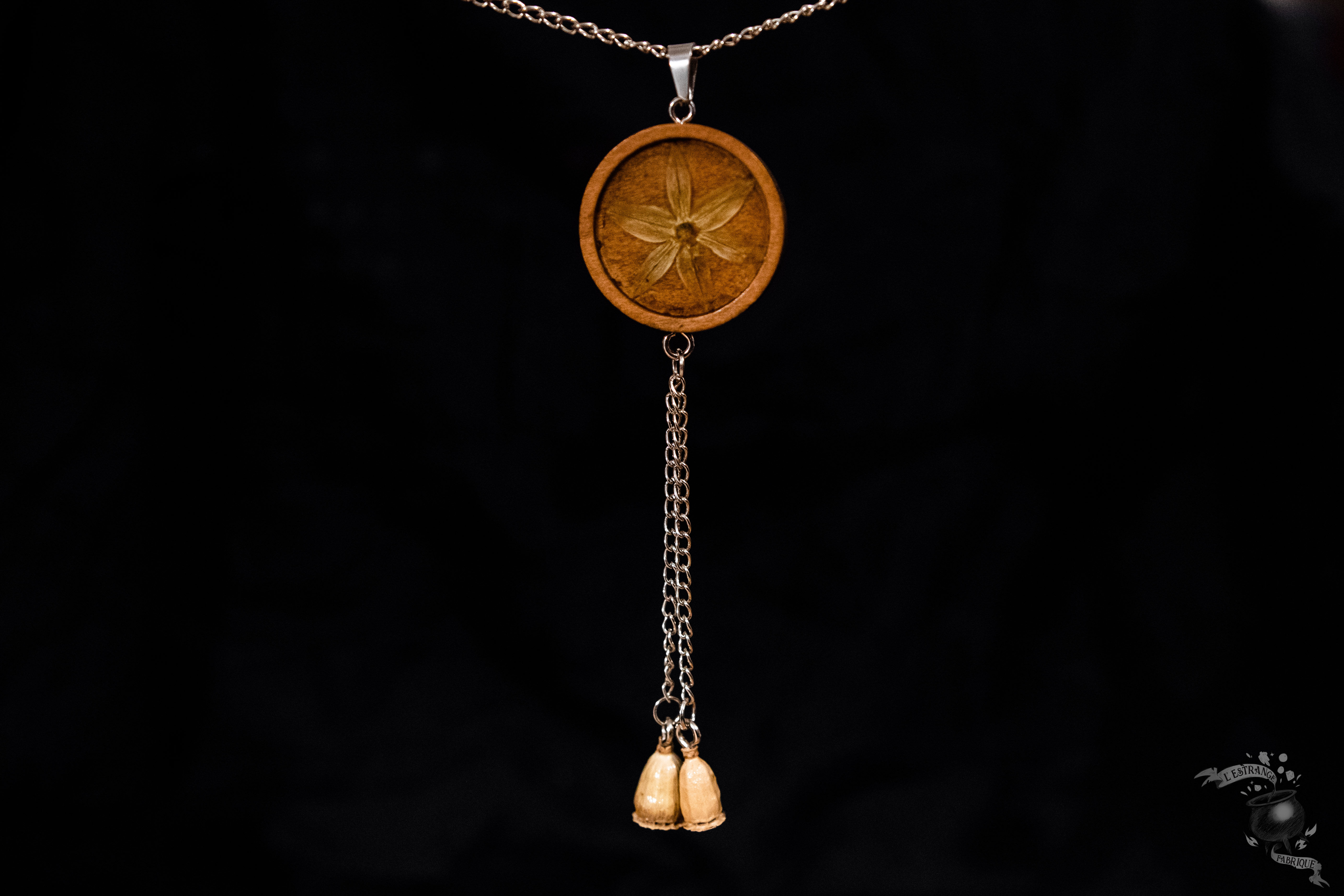 Collier en bois inclusion