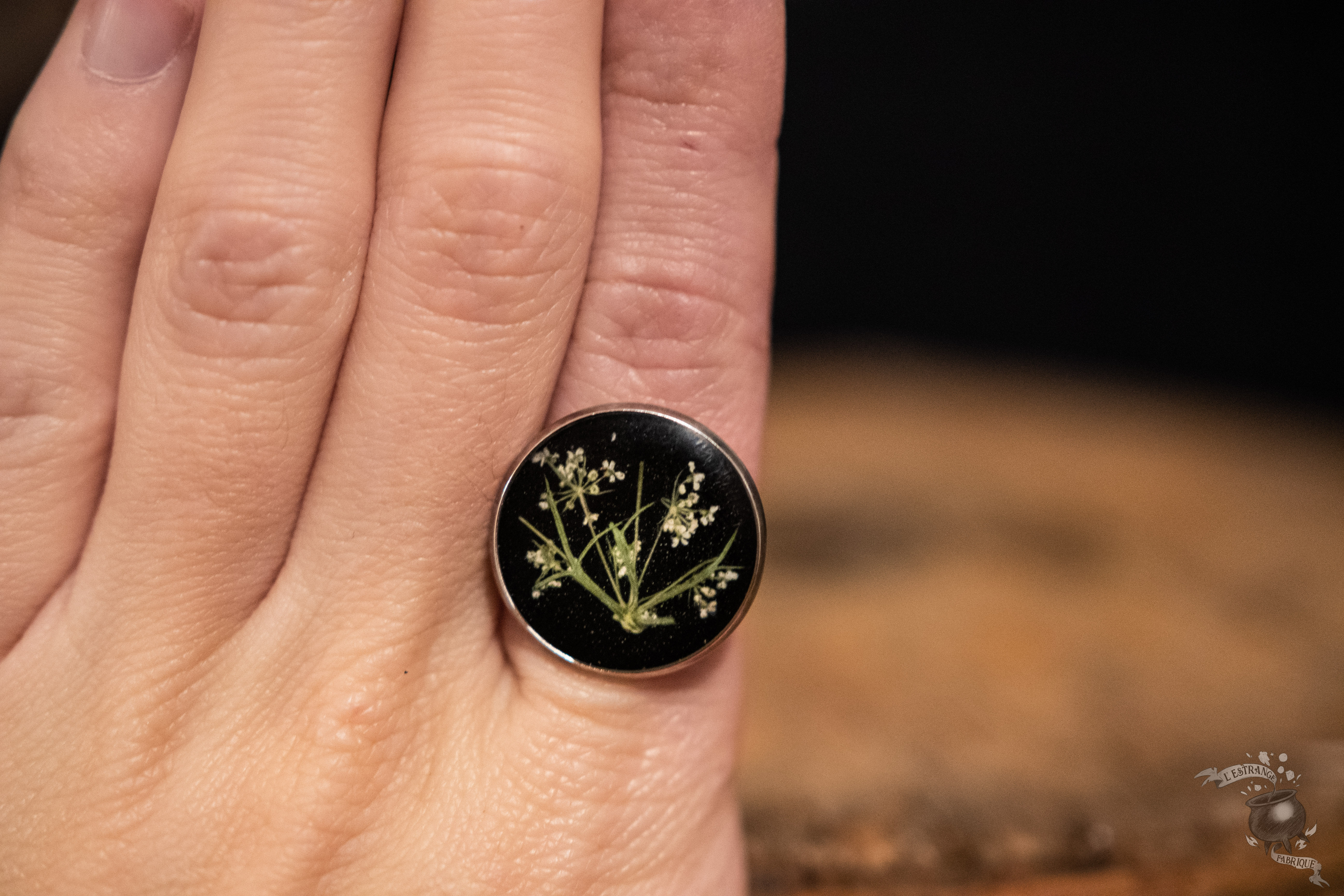 Bague inclusion fleurs