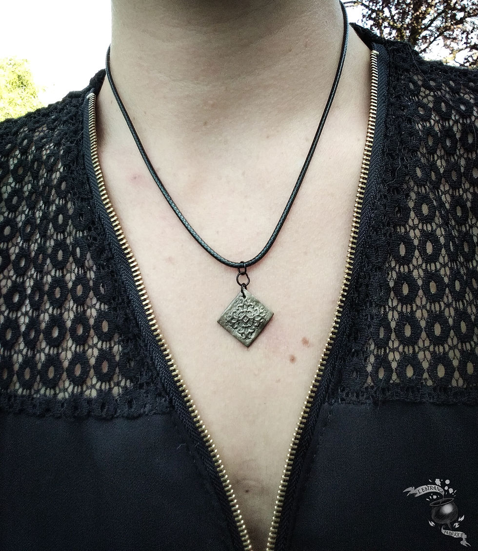Miniature : Collier en bronze blanc