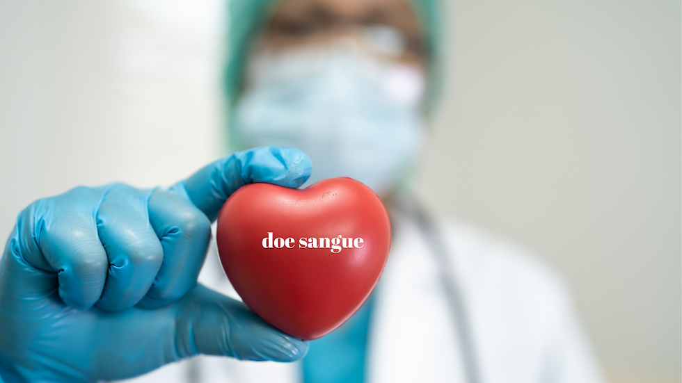Médica segura coração com 'doe sangue'