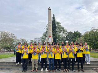 Hoạt động thăm viếng, dâng hương tại nghĩa trang liệt sĩ Thủ Đức của các chiến sĩ Xuân kết nối