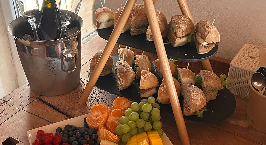 Food and drinks with massage package