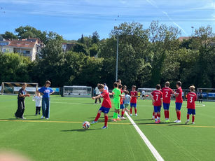 Junioren Dc vor Anpfiff eines Spiels im Mittelkreis