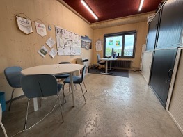 Neu eingerichtetes Büro mit Ikea-Möbel
