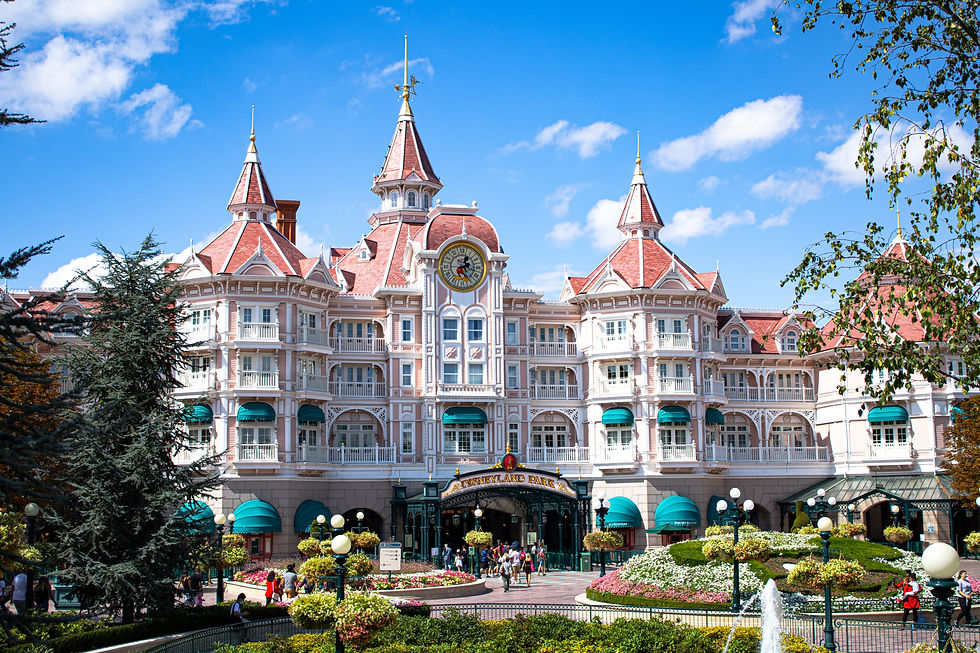 Where To Stay At Disneyland Paris. Onsite vs Offsite Guide. Disneyland Paris Hotel.