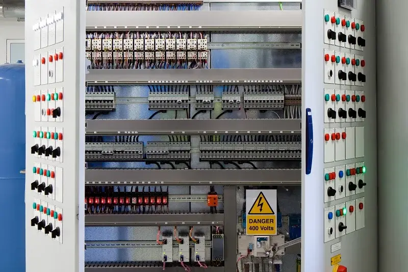 Rodzaje i zastosowanie szaf sterowniczych