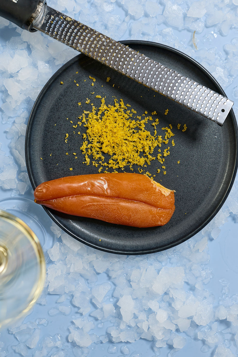 Bottarga di Muggine auf Teller mit Reibe