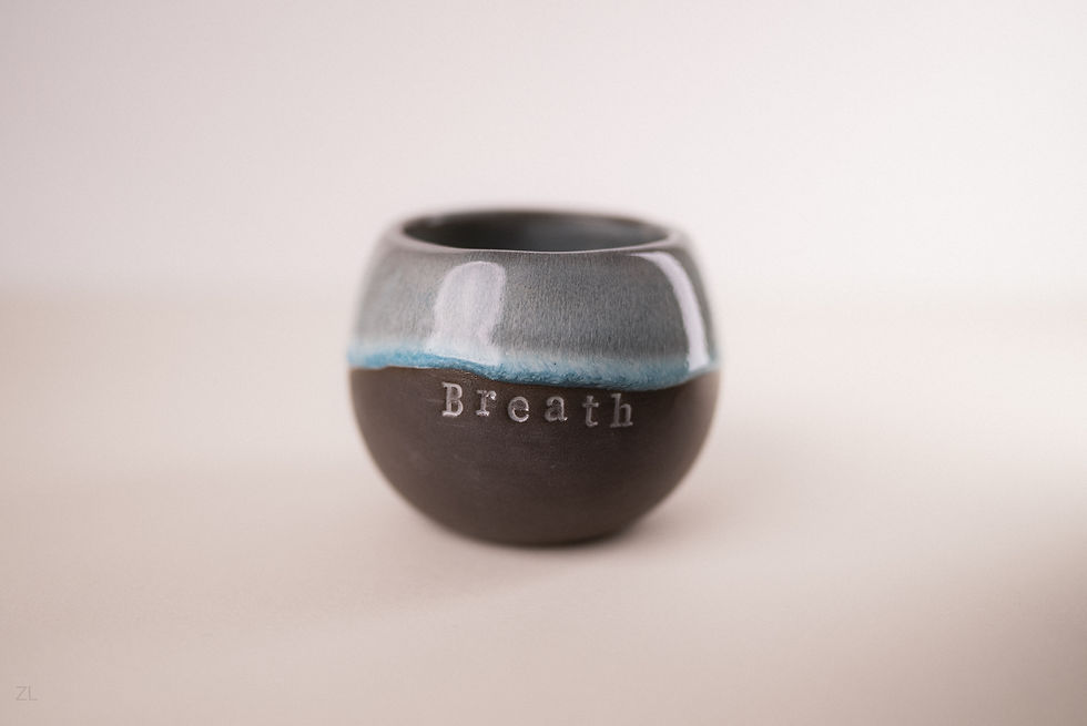 Breathe – handgefertigte Keramiktasse, 370ml