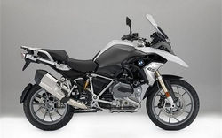 big-interior-bmw-r-1250-gs-motorcycle-rental-in-milan-italy