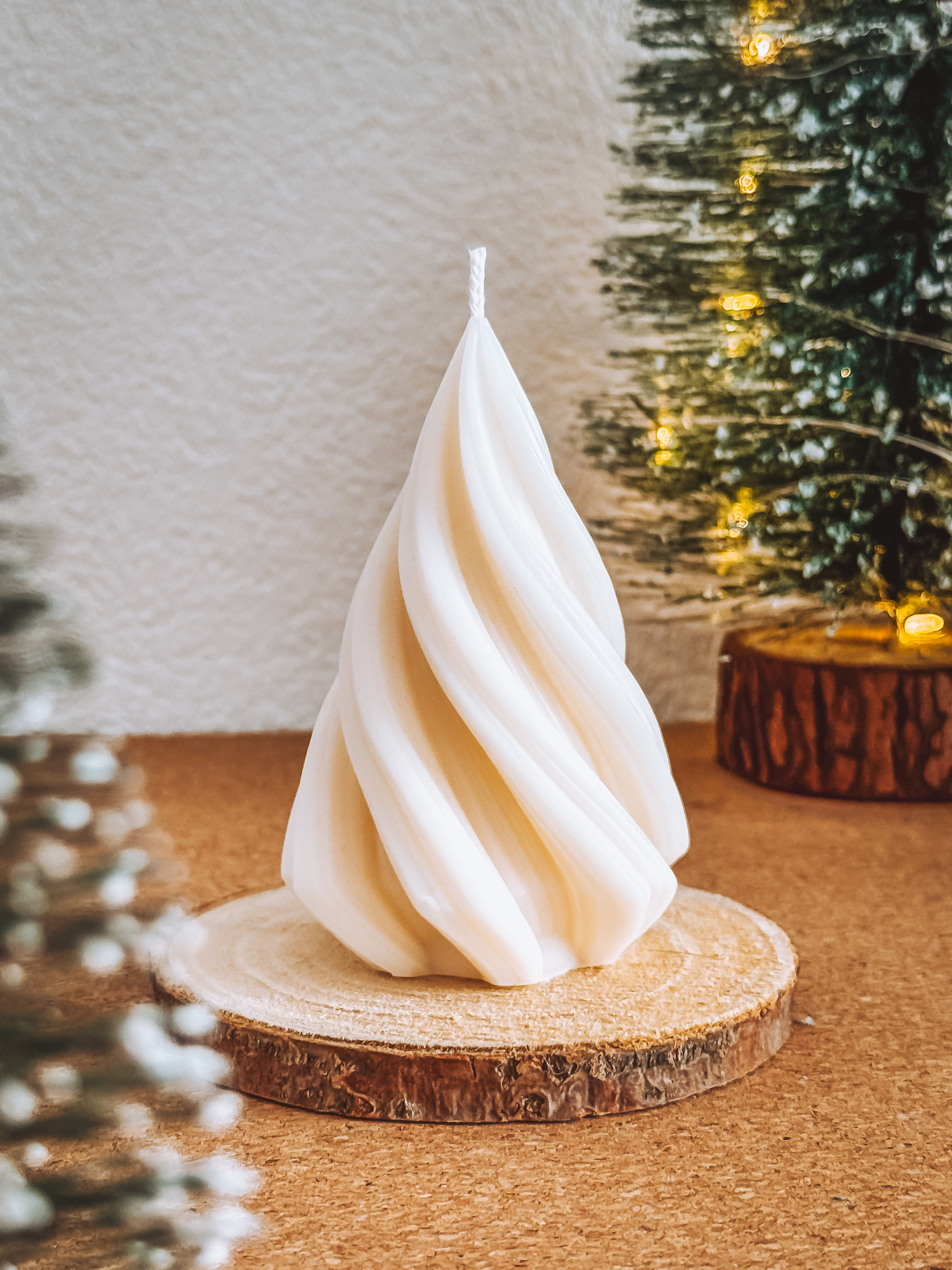 Bougie décorative en forme de sapin torsadé