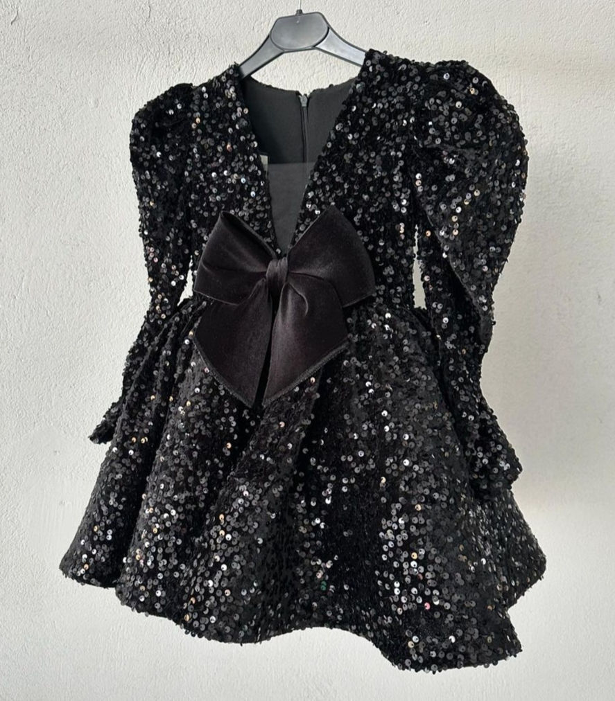 Χειροποίητο φόρεμα, ύφασμα βελούδο με παγιέτα.