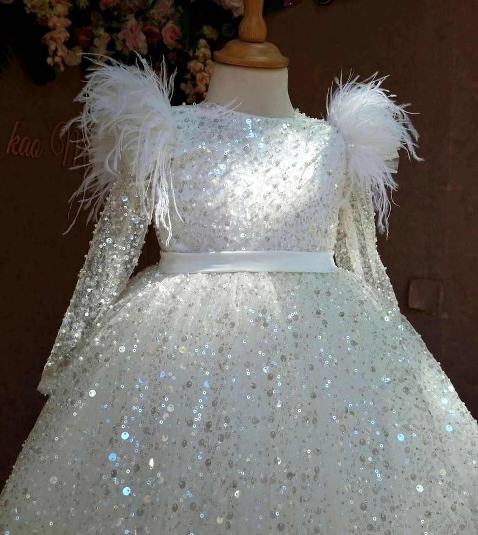 Χειροποίητο φόρεμα με παγιέτα και χάντρες.