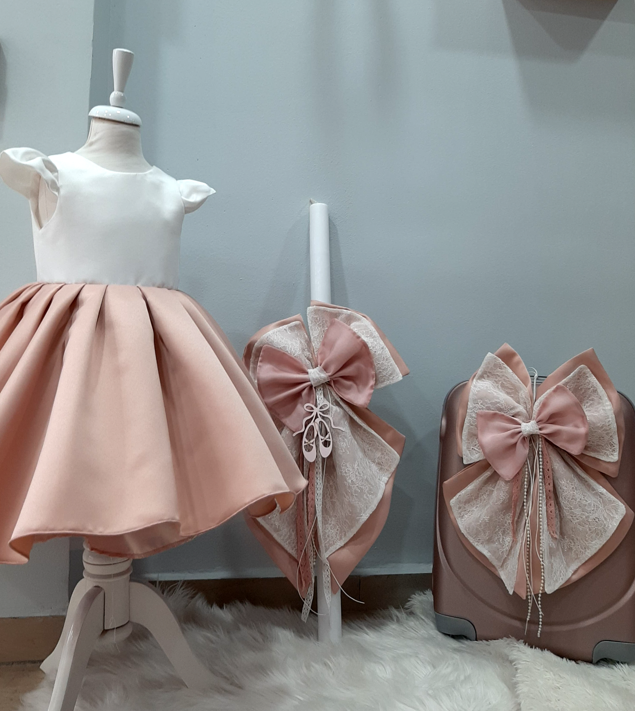 Ολοκληρωμένο χειροποίητο σετ βάφτισης.