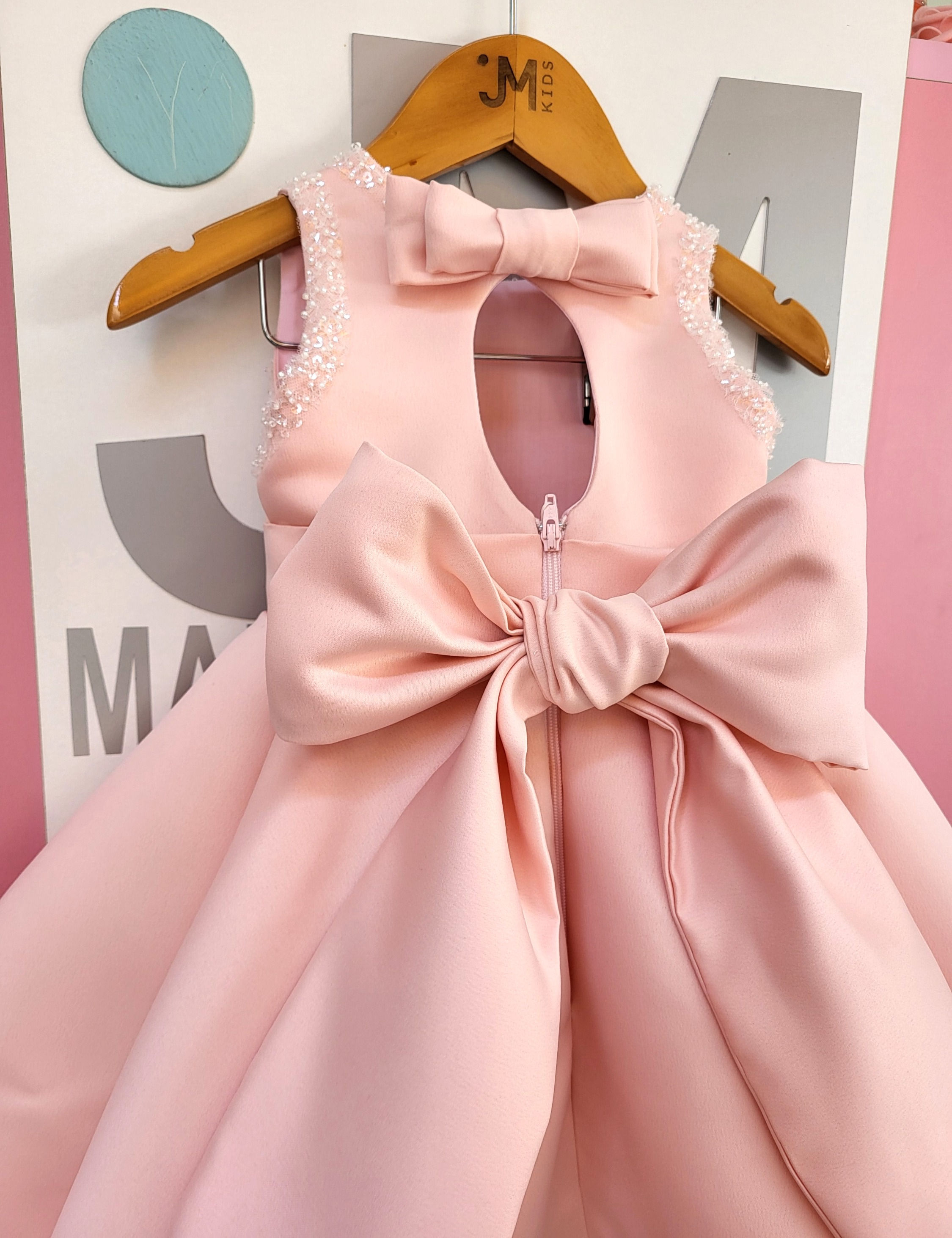 Χειροποιήτο φόρεμα.