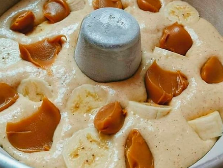 Bolo banana com doce de leite