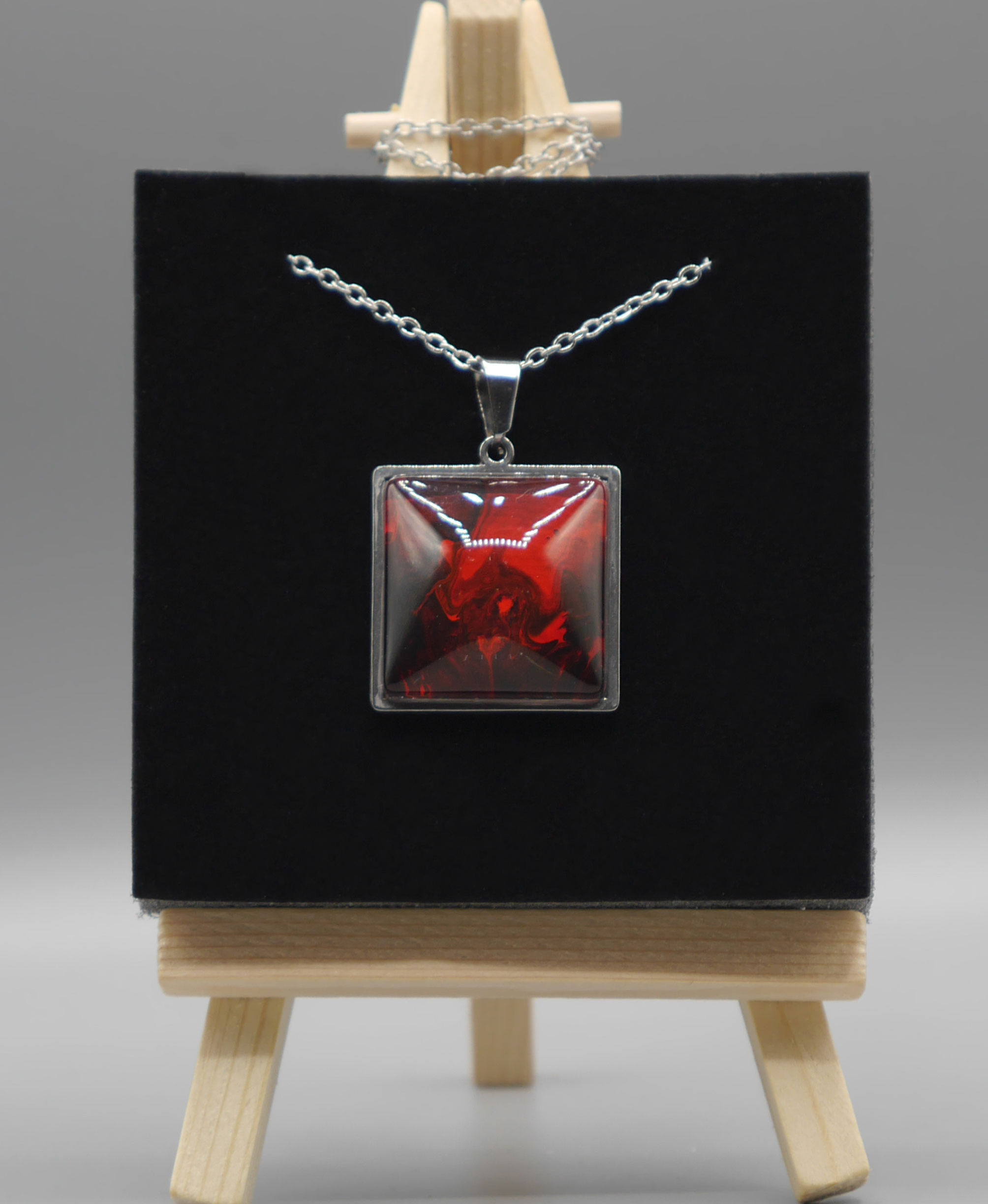 Pendentif Noir et rouge N°13