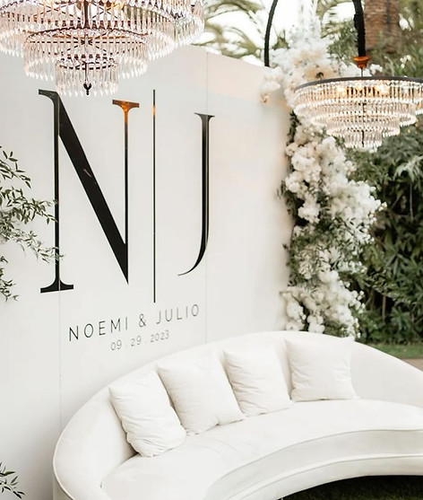 Outdoor cocktail hour in Cancun