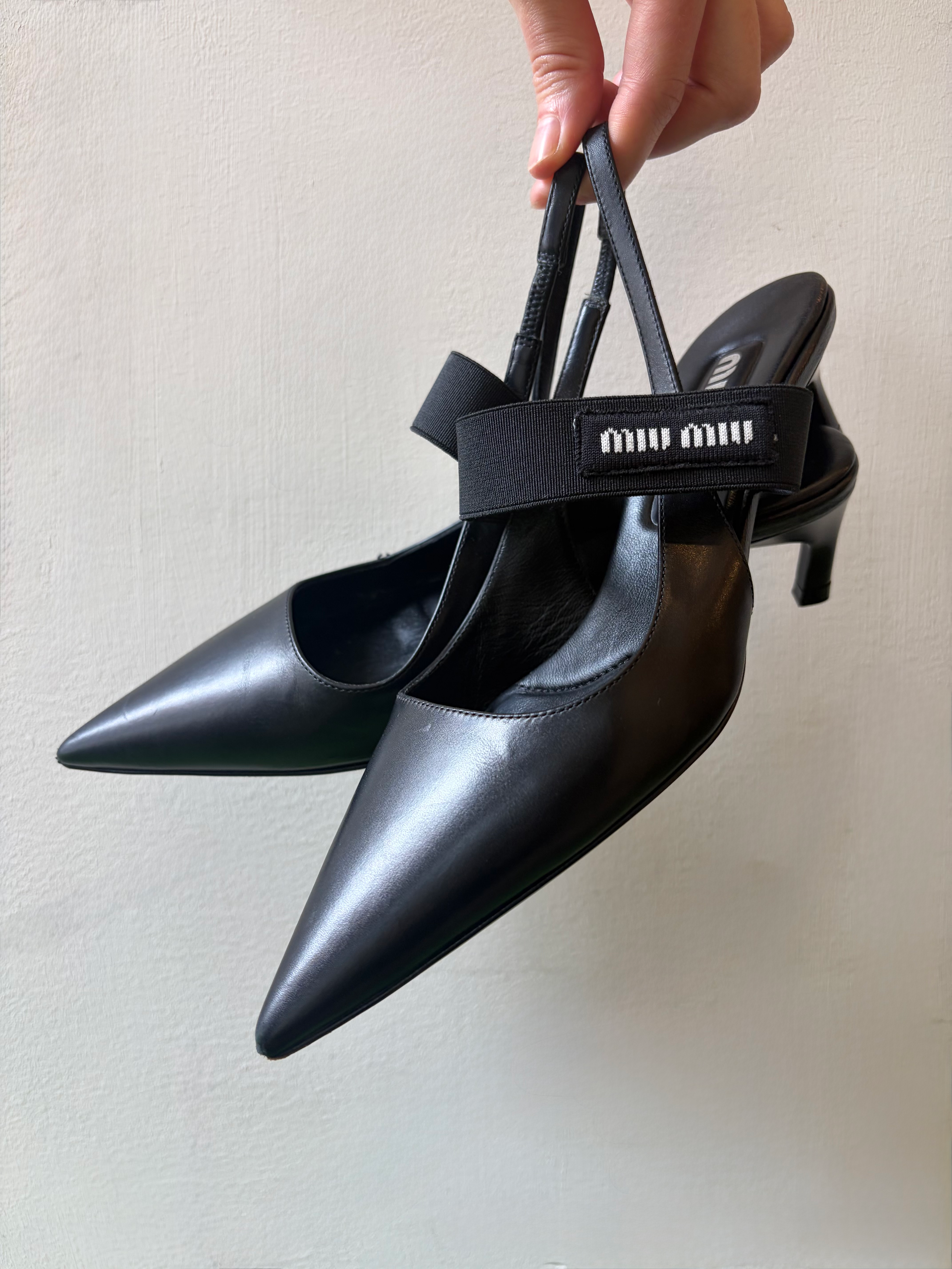 Amy Sedaris Miu Miu Leather Logo-Band Slingback Pumps Size 35