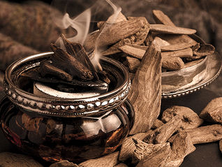 Why Natural Oud Smells Different Every Time: The Chemistry of Agarwood