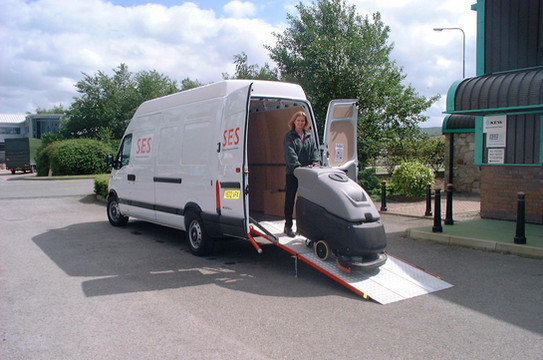 High-Capacity Swivel Loading Ramps | National Fleet Products