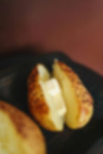 What is a hot potato? Getting to the bottom of English idioms photo Polina Tankilevitch