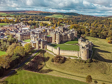 Alnwick_Castle_in_uk.jpg