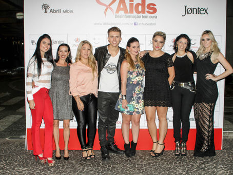 Carol Dantas, Giulia Moraes e Tiffany participam de evento de campanha contra Aids