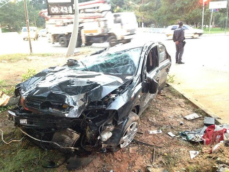 Carro capota e deixa 4 feridos na zona sul de São Paulo