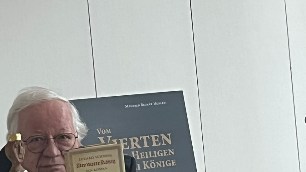 Der gute König im Hintergrund