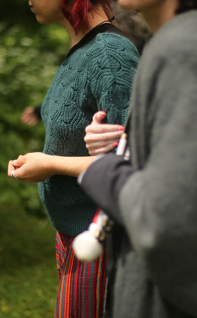 Atelier pour femmes avec Catherine Lalonde et Maud Japhet, Yoga , Chant choral, Herboristerie et Créativité | Espace Liance