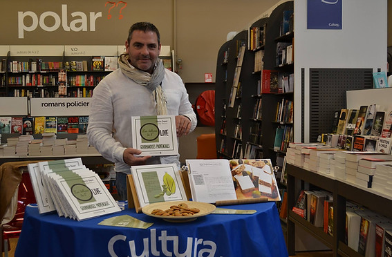 Fabrice Vaquer auteur du livre Les délices de l olive aux Editions de l hippocampe avec Alban Dechaumet éditeur