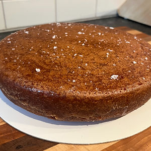 9" Pastel de Sal y Oro