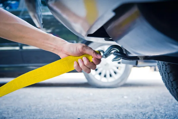 Methods on How to Tow a Car with Another Car