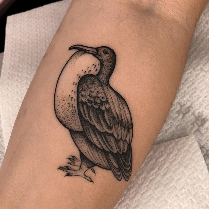 bird animal botanical blackwork tattoo fede.tattoos amsterdam