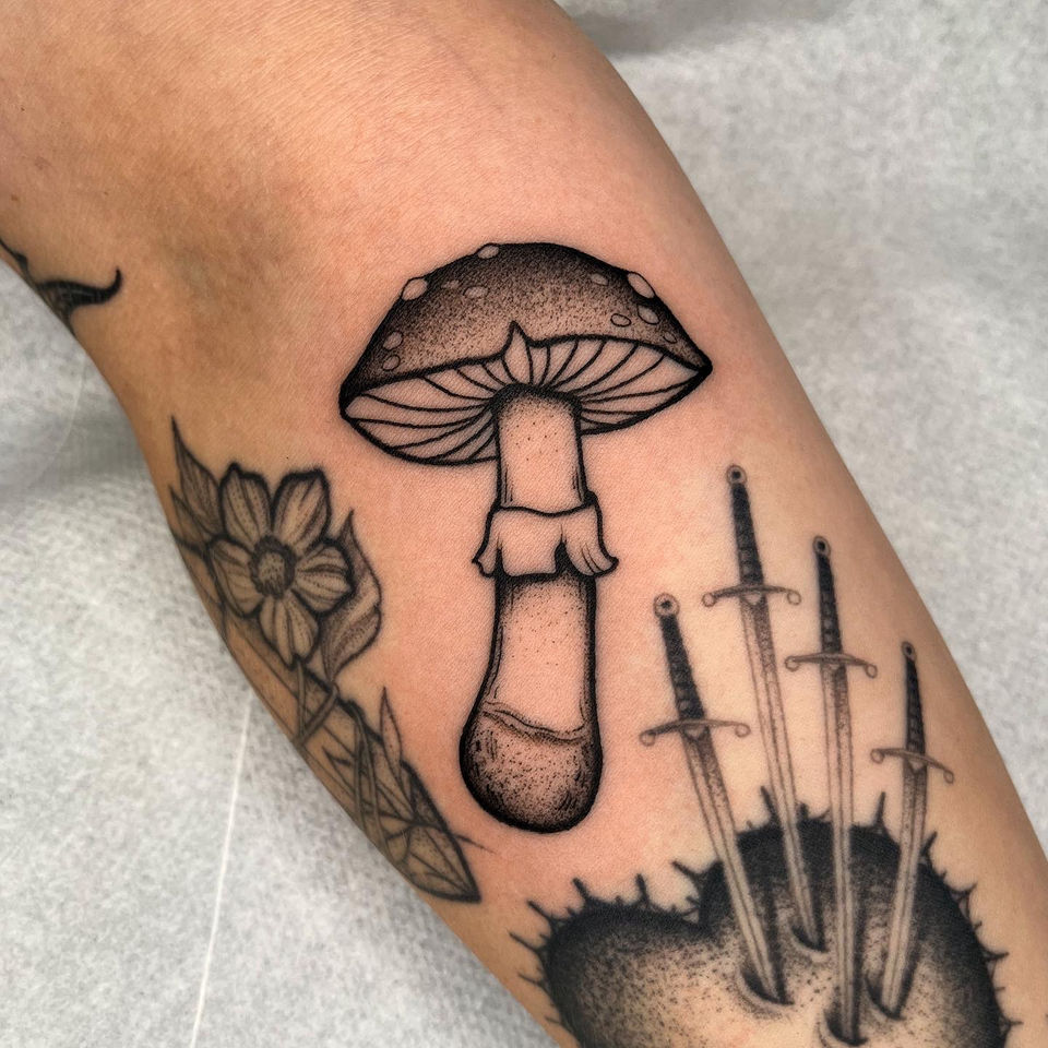 mushroom botanical blackwork tattoo fede.tattoos amsterdam