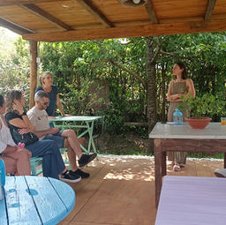 Siamo felici di condividere con voi il successo che ha avuto il progetto innovativo "Parole nel verde - logopedia nella natura", un’iniziativa pensata per offrire alle famiglie un’esperienza unica, educativa e divertente, immersa nel verde della nostra fattoria didattica e sociale Il Giardino di Manipura a Massarosa LU. 