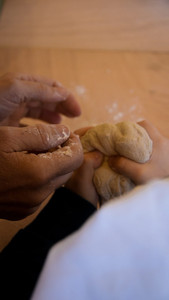 Mani in pasta laboratorio per bambini in versilia