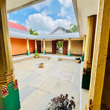 Rustic House courtyard, private villa at Thathachimanai farm stay near Bangalore