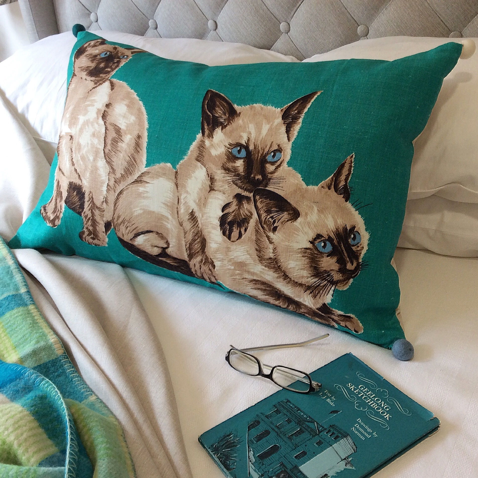 Siamese Linen Pillow